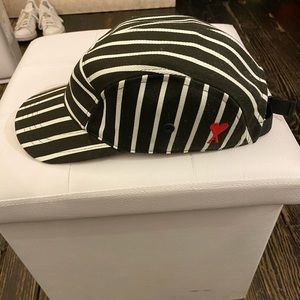 Ami Paris unisex cap ( Barack and white strip)